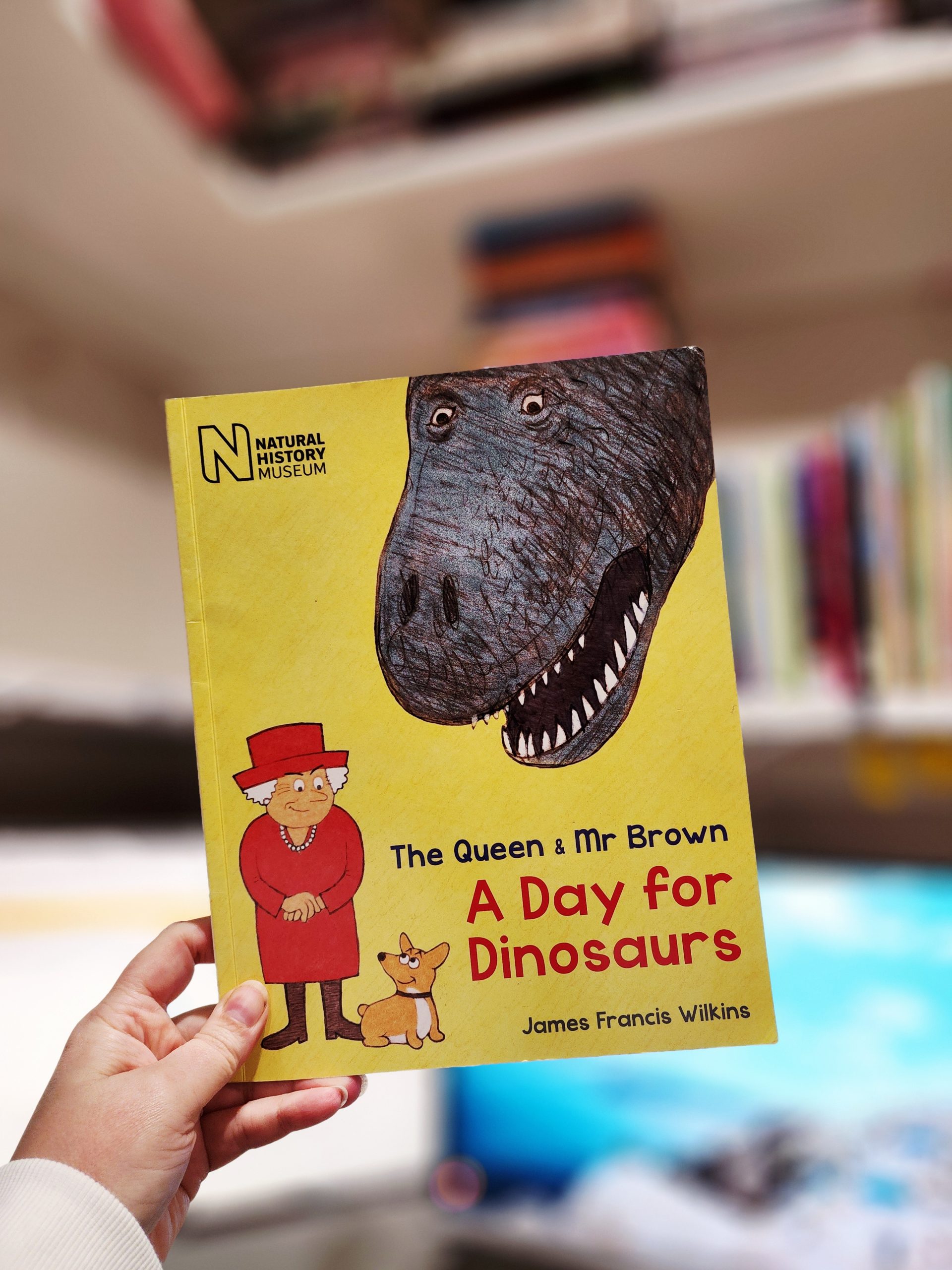 The Queen & Mr Brown: A Day for Dinosaurs